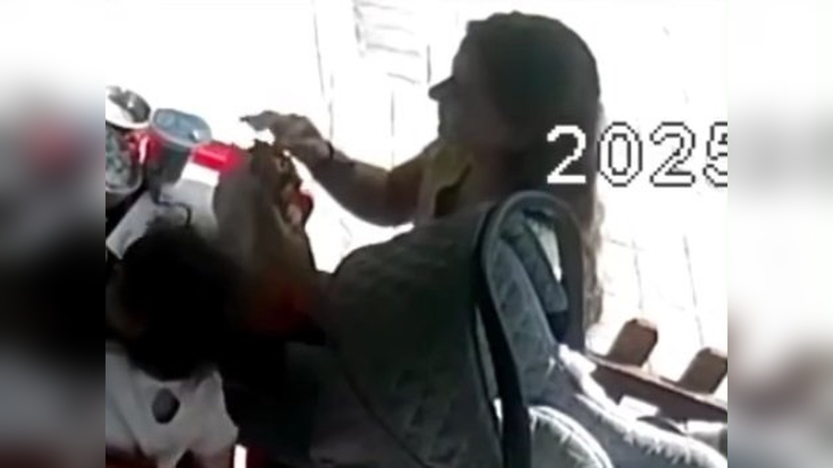 Adapazarı'nda saçını tostun içine koyan kadın müşteri