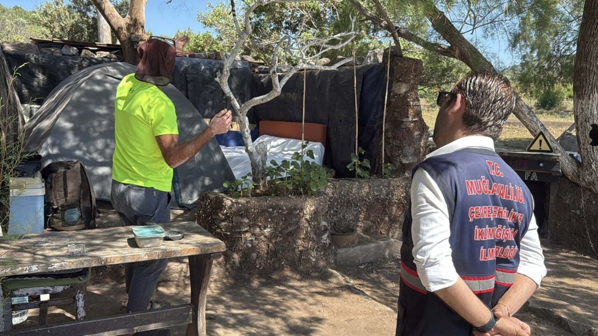 Bodrum'da SİT Alanındaki Kaçak Yapılar Yıkıldı