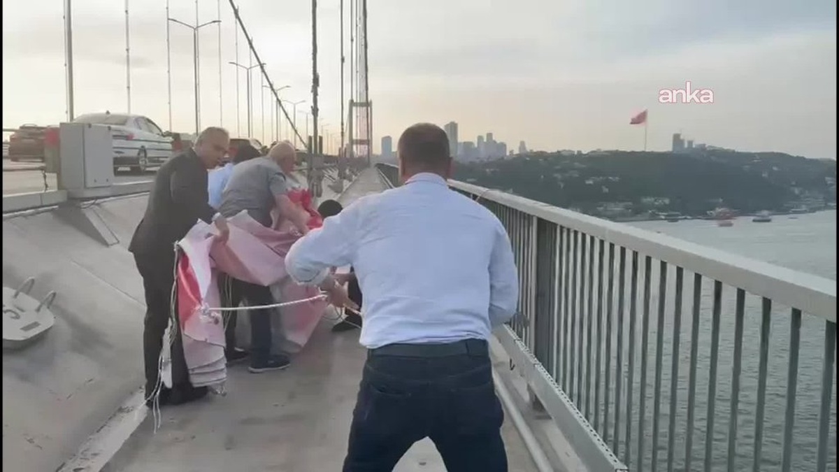 Boğaz Köprüsü'nde 'İmamoğlu'na özgürlük' pankartı
