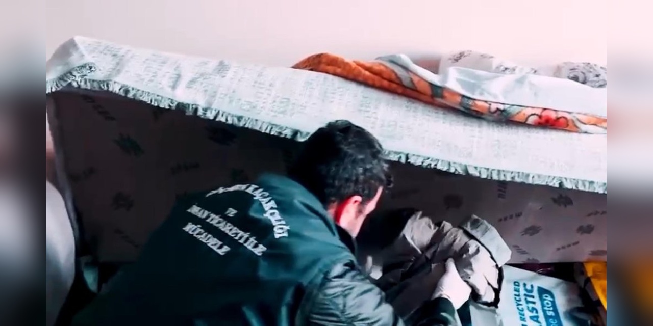 Iğdır'da Afgan Göçmenleri Sahte Belgelerle Uçakla Göndermeye Çalışan 2 Şüpheli Tutuklandı