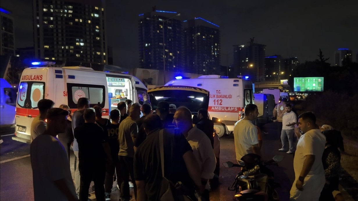 Eyüpsultan’da feci kaza... 16 araç birbirine girdi: 6 yaralı