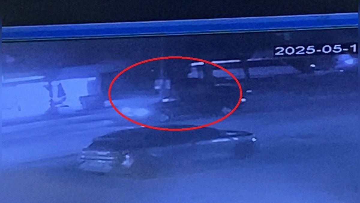 İnegöl'de direksiyon hakimiyetini kaybeden otomobil aydınlatma direğine çarptı: 2 yaralı