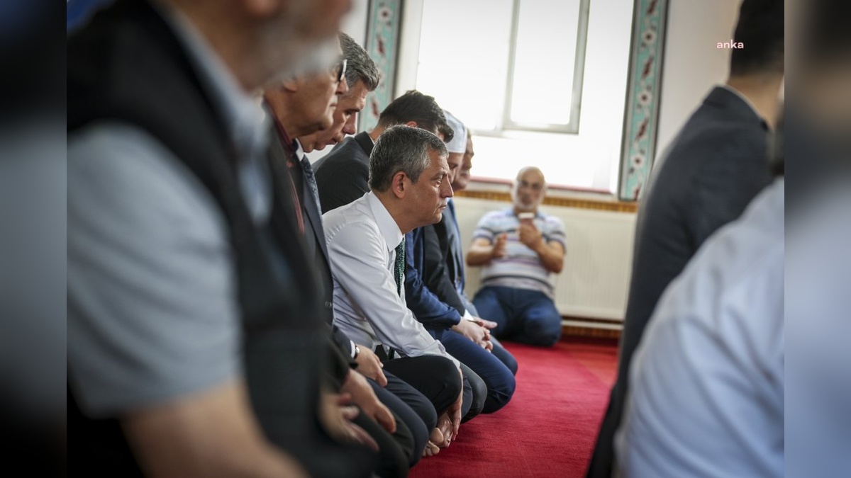 Özel, Soma Maden Faciası'nda Ölenler İçin Dua Etti