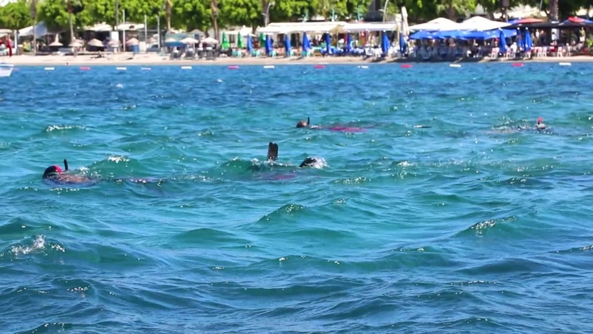 Bodrum'da deniz temizliği: 33 kg atık çıkarıldı
