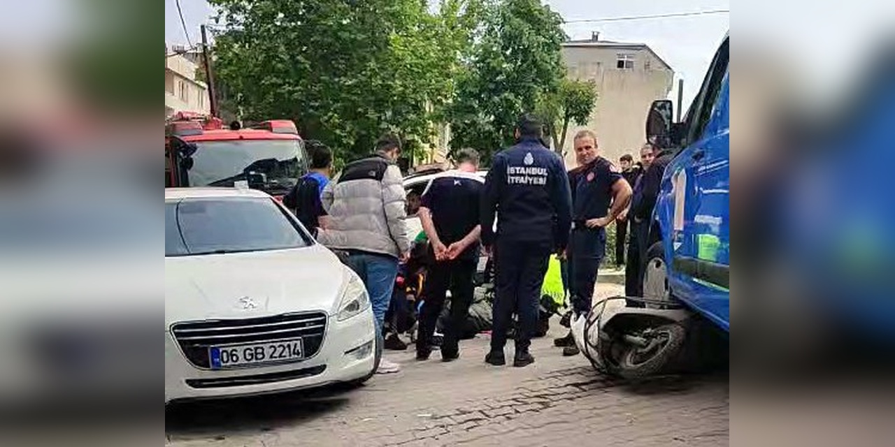 AVCILAR'da Kargo Aracıyla Motosiklet Çarpıştı: Sürücü Ağır Yaralı