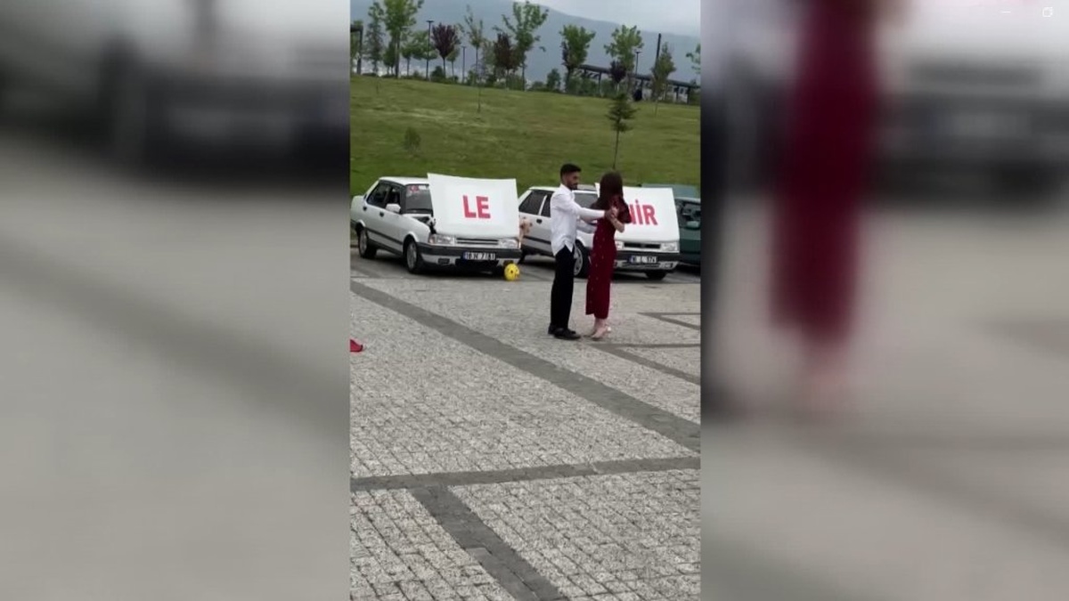 Bursa'da 8 Otomobille Romantik Evlilik Teklifi