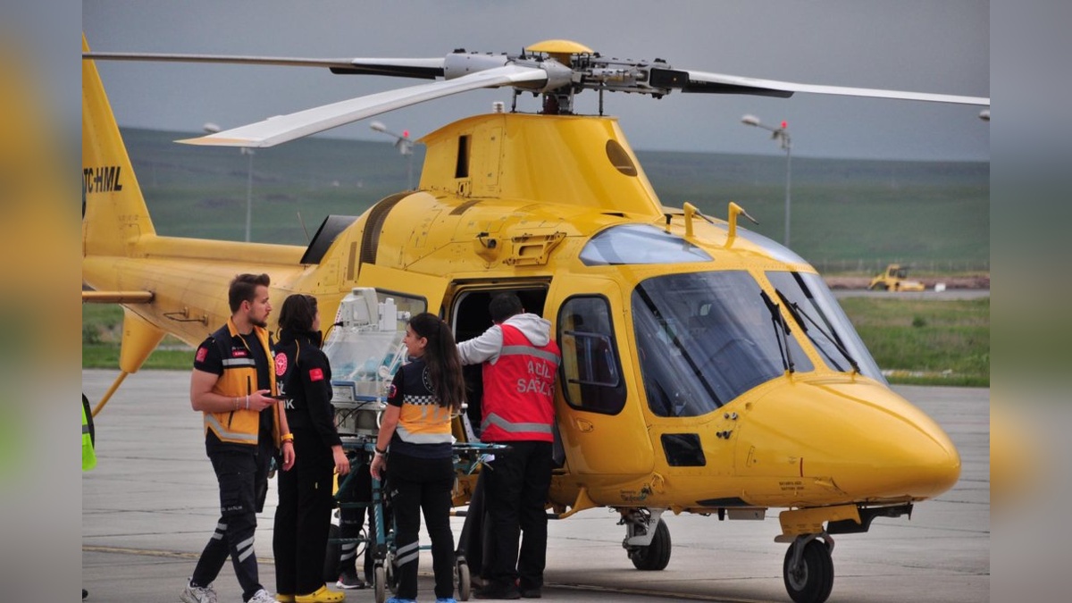 Kars'ta doğan bebek, ambulans helikopterle Erzurum'a sevk edildi
