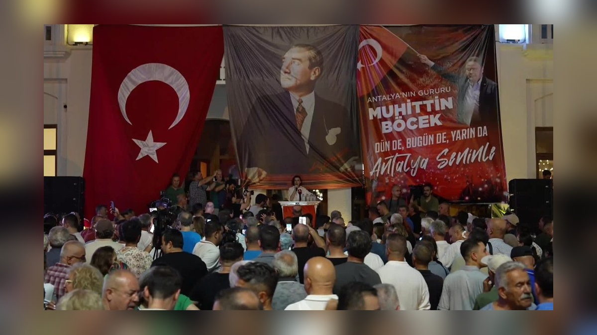 Aliye Coşar: Manavgat Belediyesi'ne çökmek istiyorlar, buna izin vermeyeceğiz