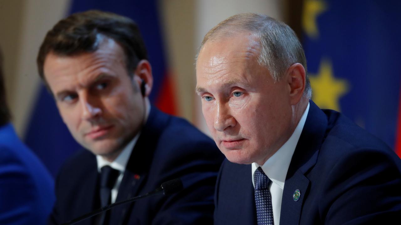 macron-putin-reu-2054393.jpg