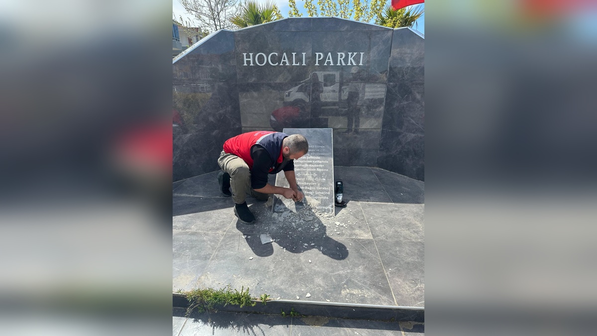 Karasu'daki Hocalı Katliamı Hitabeye Zarar Verildi