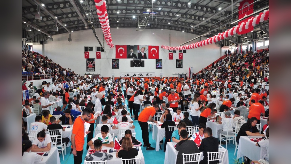 Kars'ta 820 öğrenci 7'nci Türkiye Akıl ve Zeka Oyunları Turnuvası'nda yarışıyor