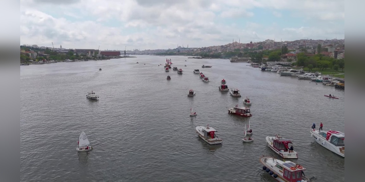 Beyoğlu'nda 19 Mayıs Kutlamaları Haliç'te Deniz Kortejiyle Devam Etti