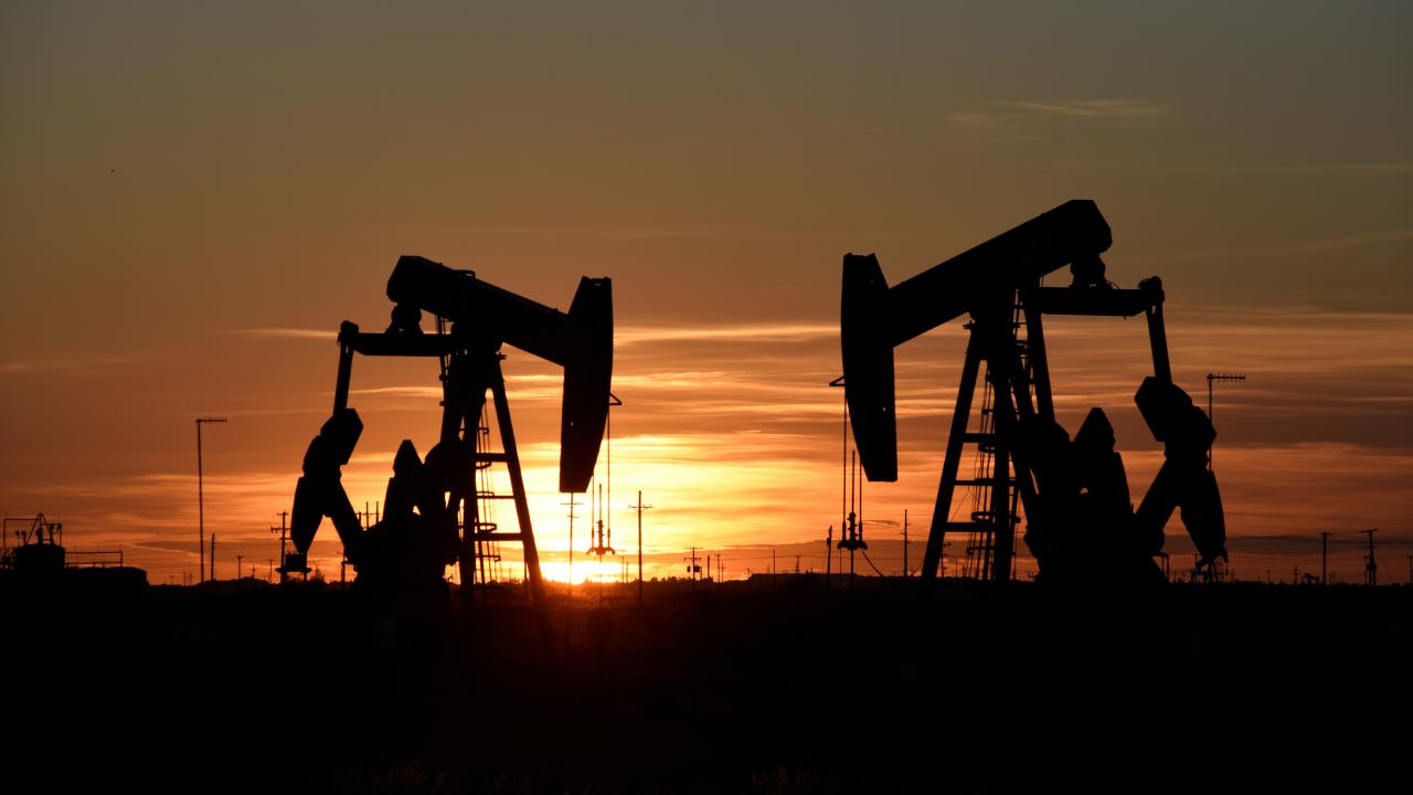 petrol-reu-1893321.jpg