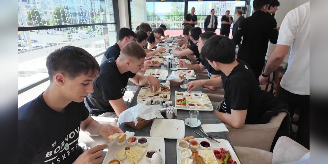 Bornova Belediyespor U18 Basketbol Takımı, Türkiye Şampiyonası'nda mücadele edecek