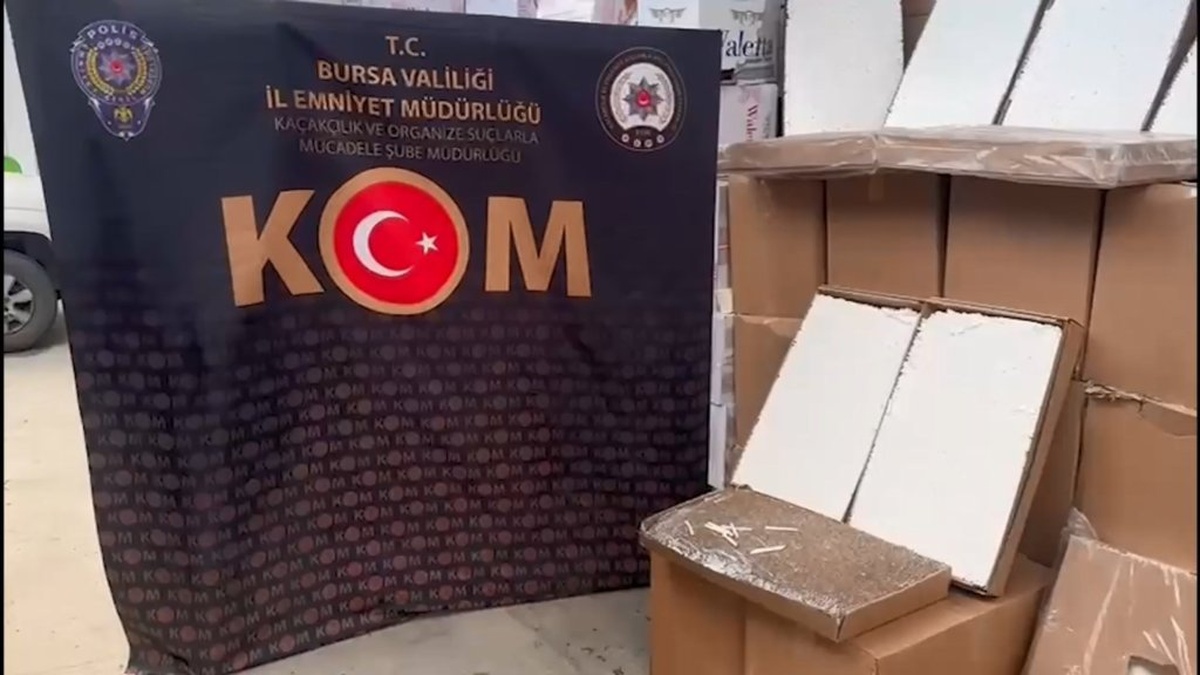 İnegöl'de 5 milyon 670 bin adet dolu makaron ele geçirildi