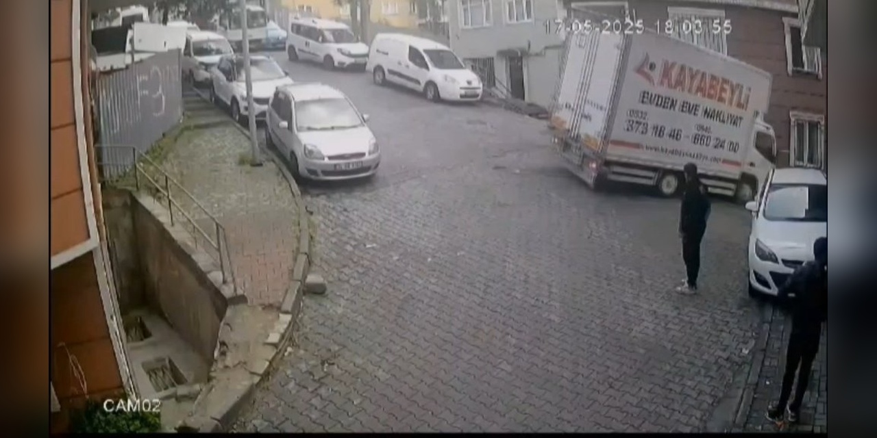 Kağıthane'de Nakliye Kamyoneti Kazası: 4 Katlı Binada Hasar