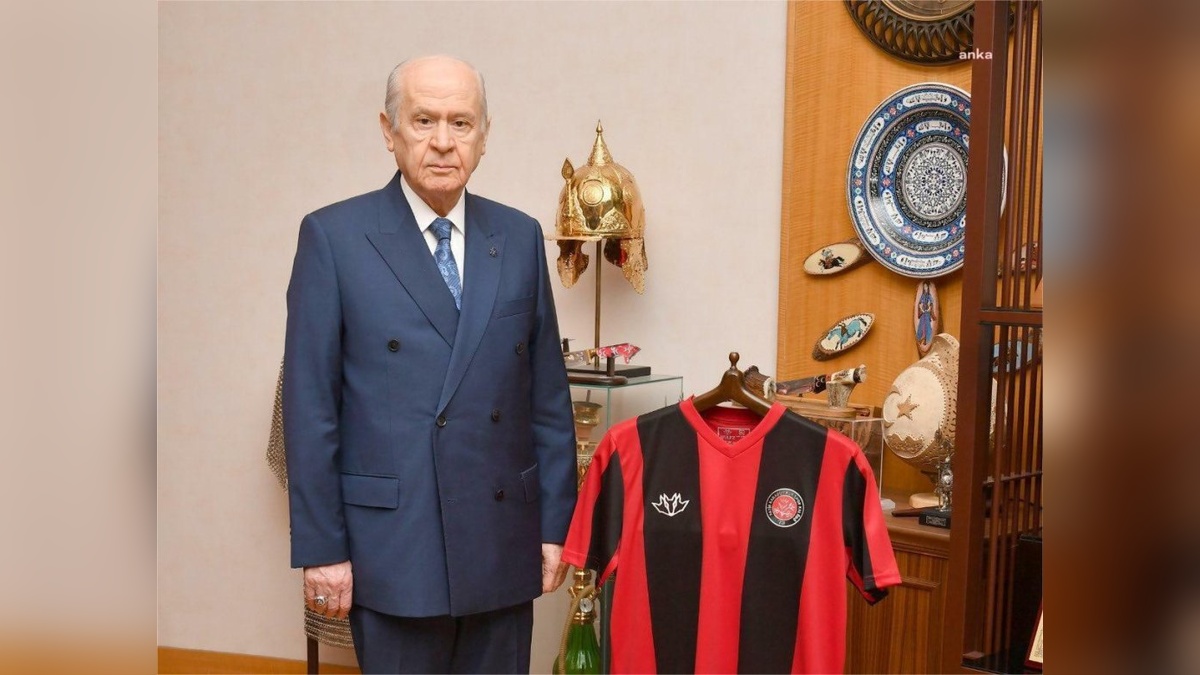 Bahçeli, Fatih Karagümrük'ü tebrik etti