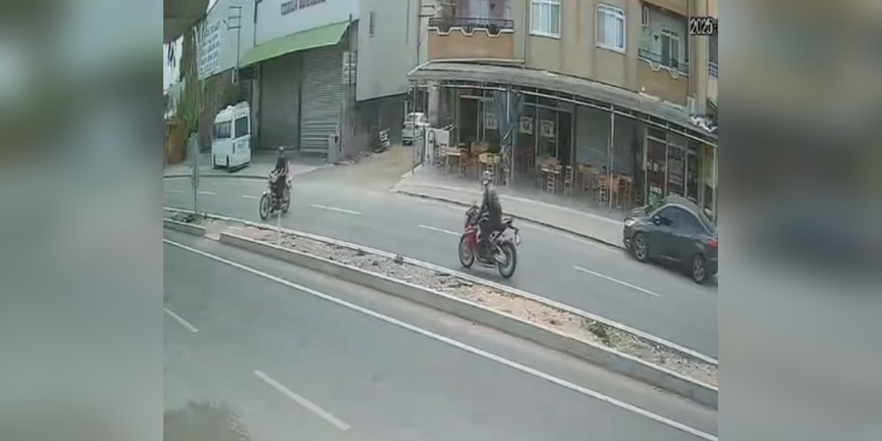Adana'da Motosiklet Kazası: İki Sürücü Ağır Yaralı