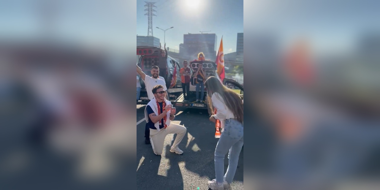 Galatasaray şampiyonluğu, evlilik teklifiyle taçlandı