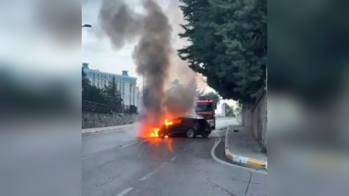 Pendik'te otomobilde yangın: Araç kullanılamaz hale geldi
