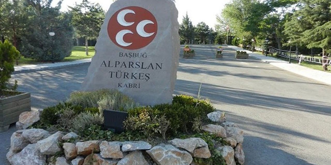 İYİ Parti’den Türkeş’in mezarına “Anıt Mezar” önerisi
