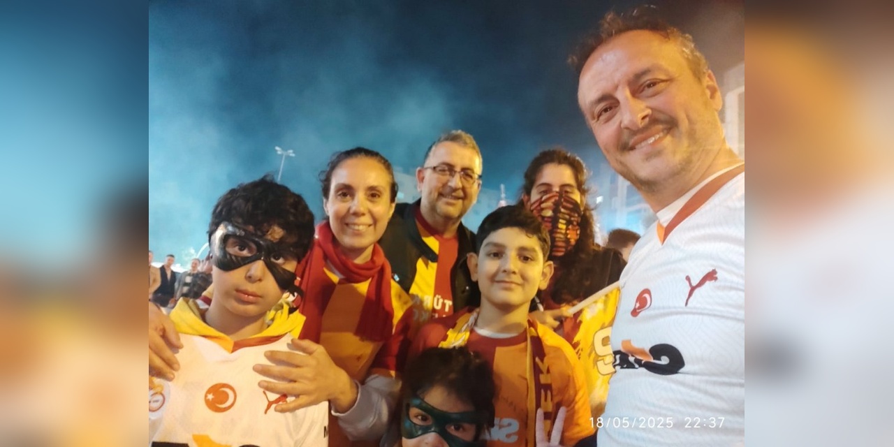 Galatasaray Şampiyonluğunu Osimhen Maskeleriyle Kutladı