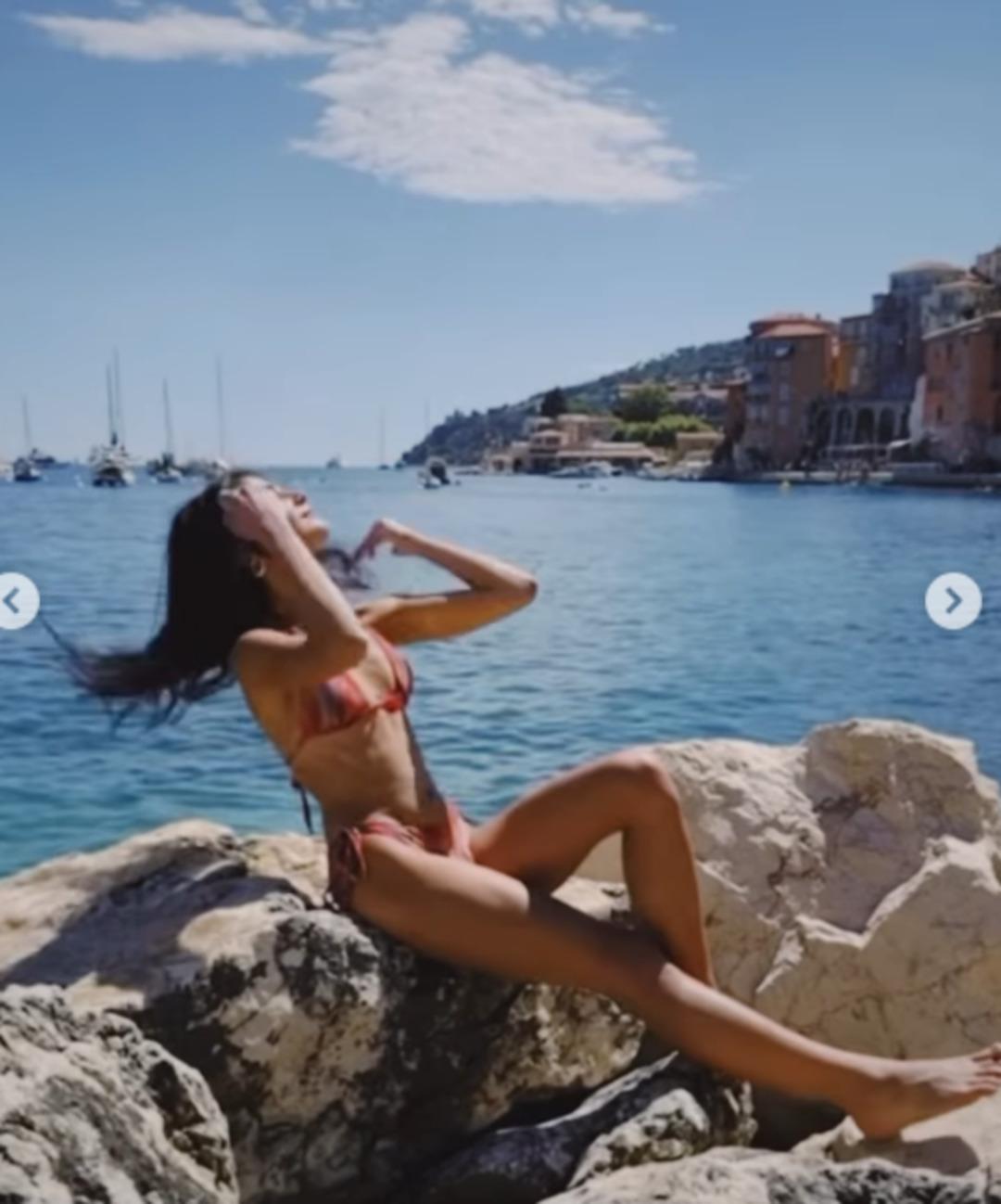 Şakir Paşa Ailesi nin Sümbül ü Helin Kandemir soluğu Fransa da aldı! Fiziğini sergiledi 2