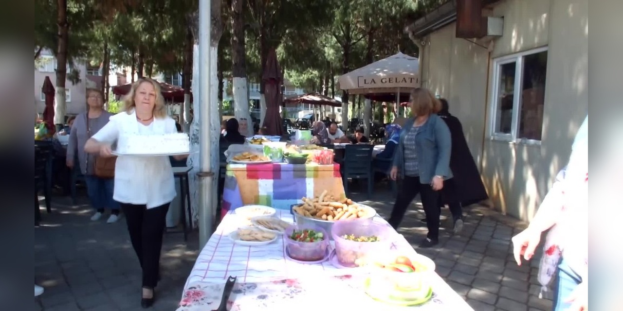 Burhaniye'de çölyaklılar buluştu: Glütensiz kahvaltıda keyifli anlar