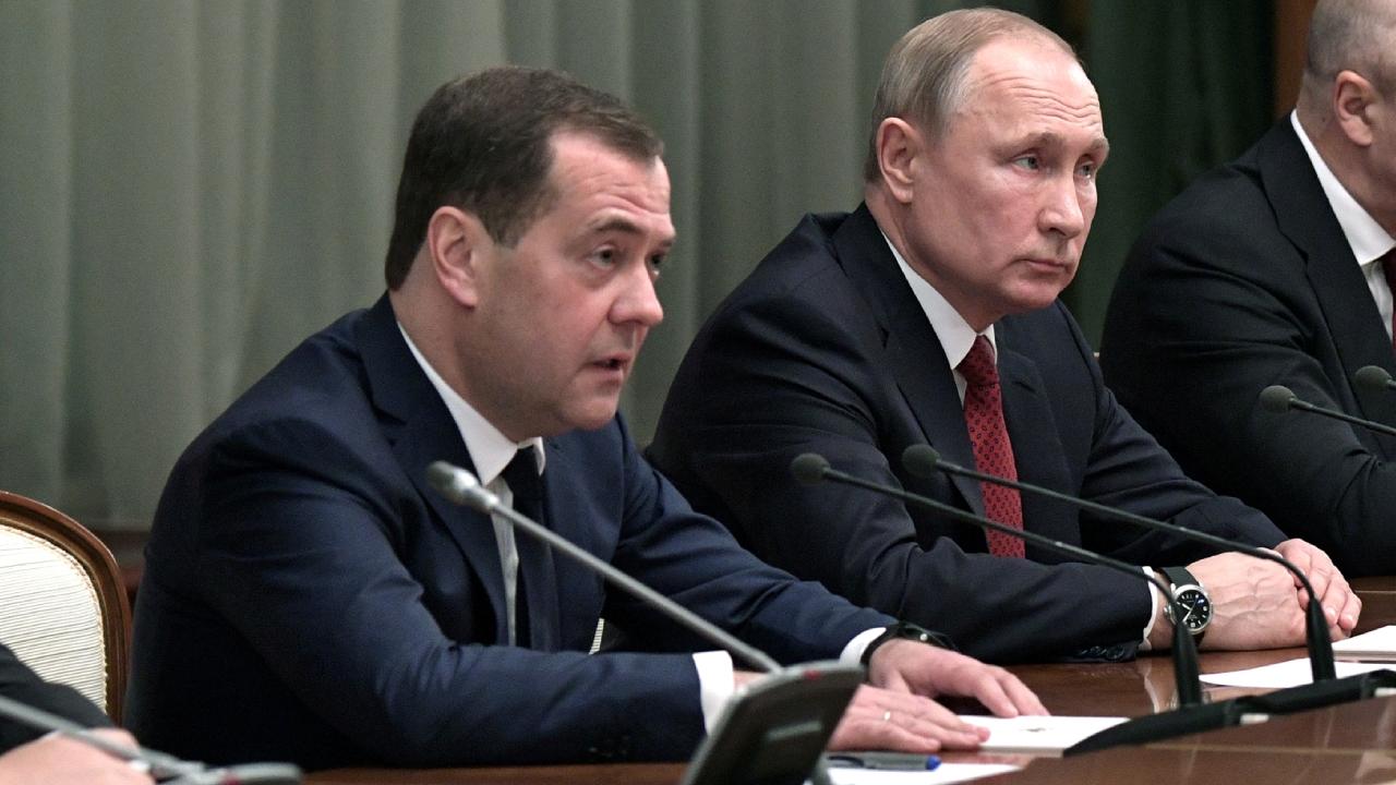 medvedev-putin-reu-1922067.jpg