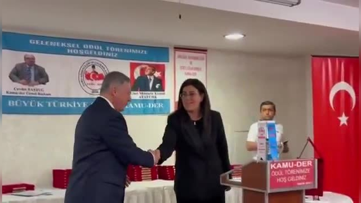 Selçuk Özdağ 'Yılın En Başarılı Milletvekili' seçildi
