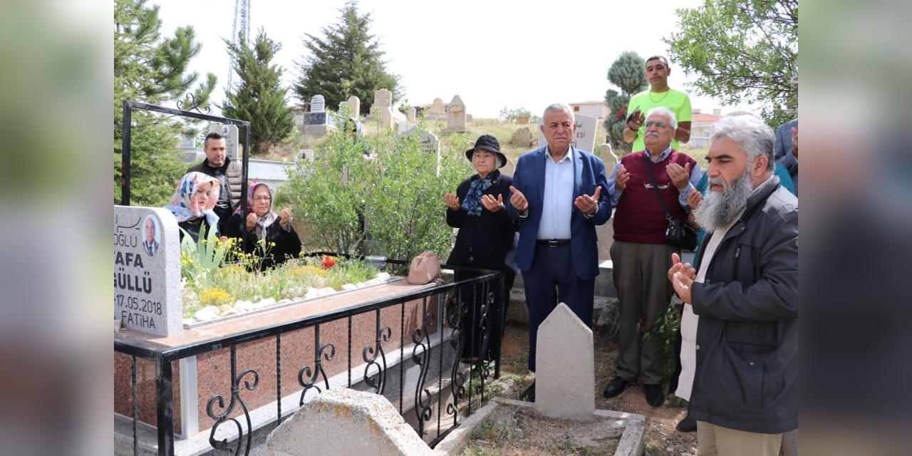 Kırşehir'de 'Ahi Baba' Mustafa Karagüllü 7'nci yıl dönümünde anıldı