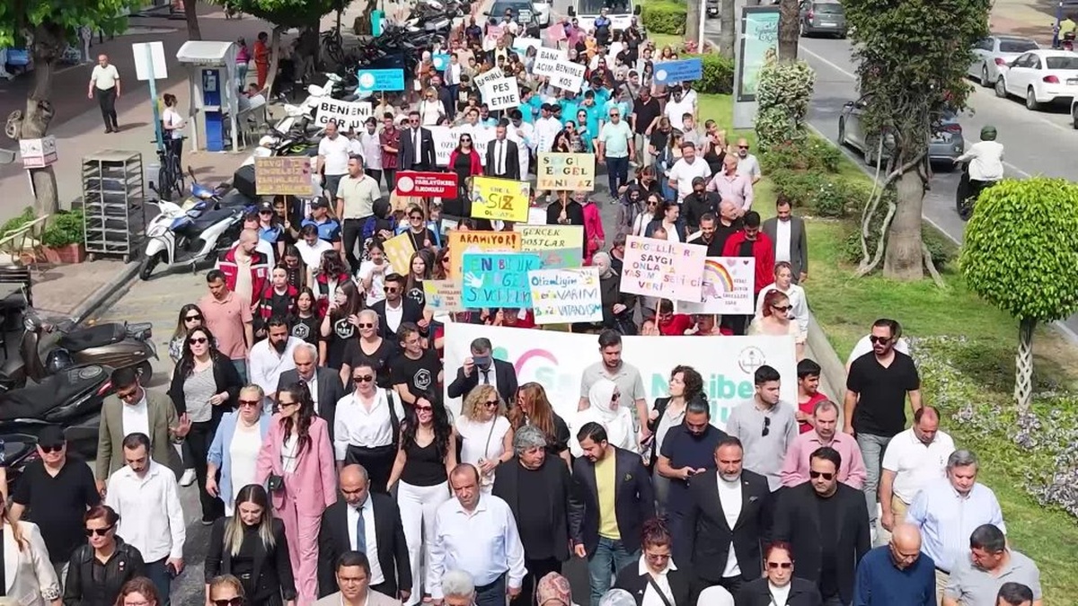 Alanya'da Engelsiz Halk Plajı hizmete açıldı