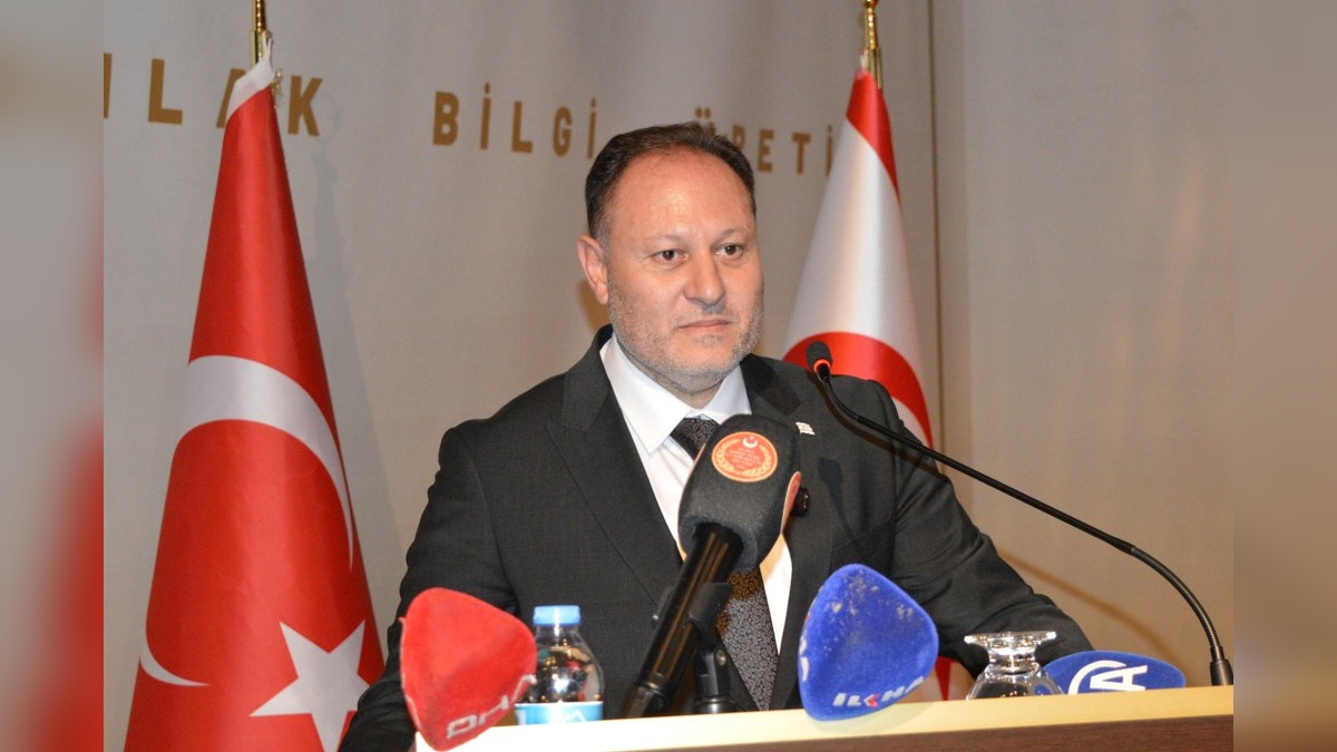 Öztürkler: Kıbrıs'taki Türk varlığı tartışılmaz