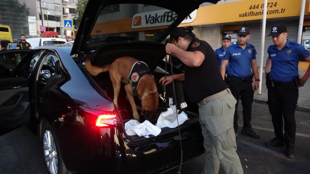 Taksim’de helikopter destekli ’Huzur İstanbul’ denetimi gerçekleştirildi