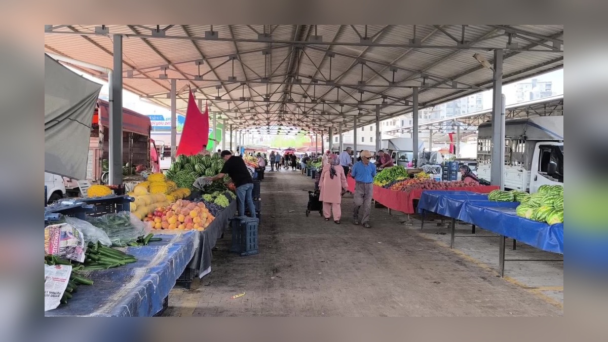 Kozan'da pahalılık protesto edildi: 'Emekli kefen de alamıyor'