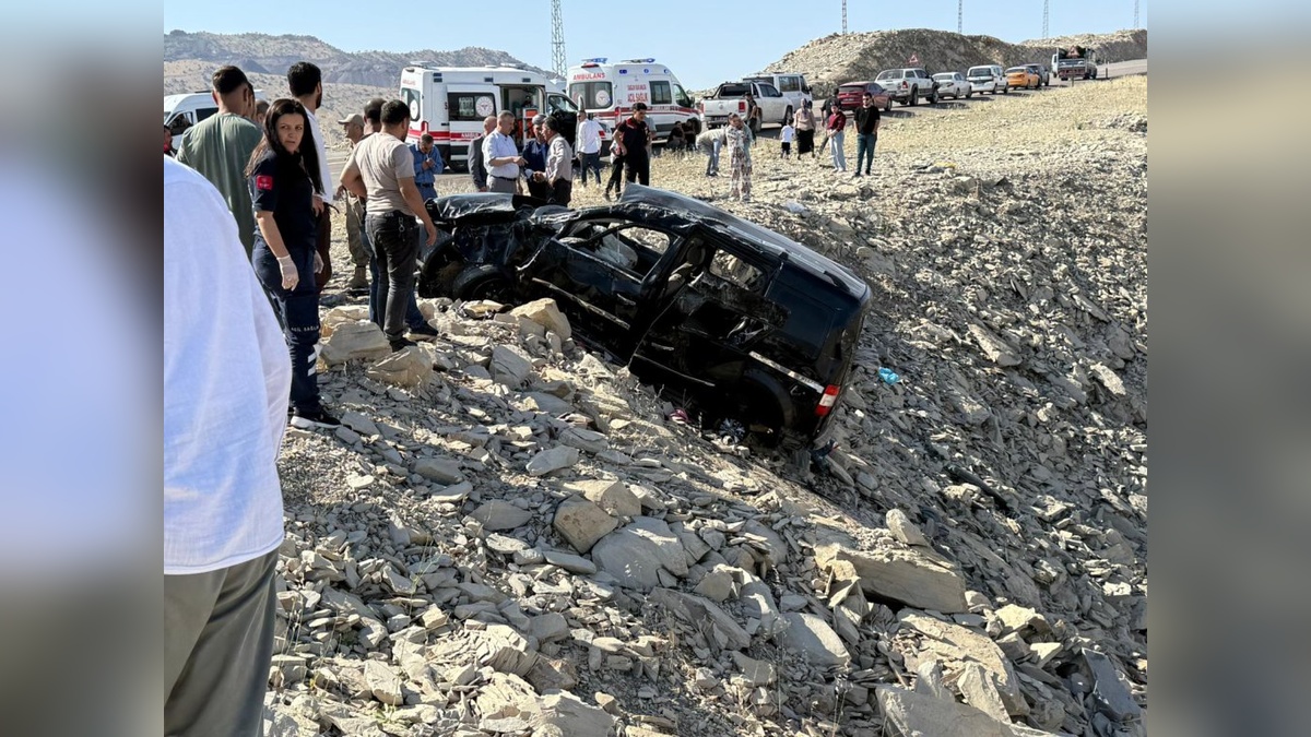 Şırnak'ta şarampole devrilen araçta 3 ölü, 5 yaralı