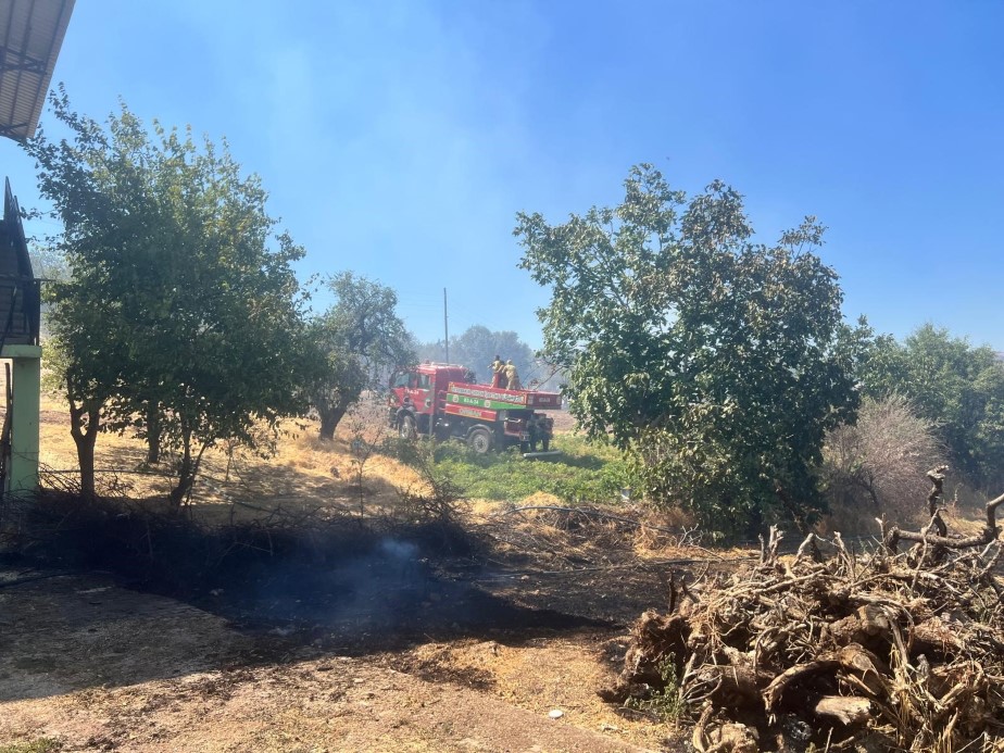 Diyarbakır’ın 3 ilçesinde etkili olan yangına müdahale devam ediyor