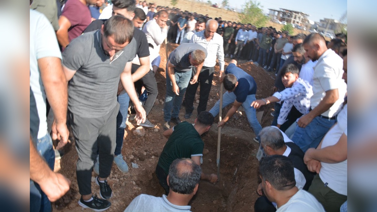 Şırnak'ta kaza: Anne ve iki kızı toprağa verildi