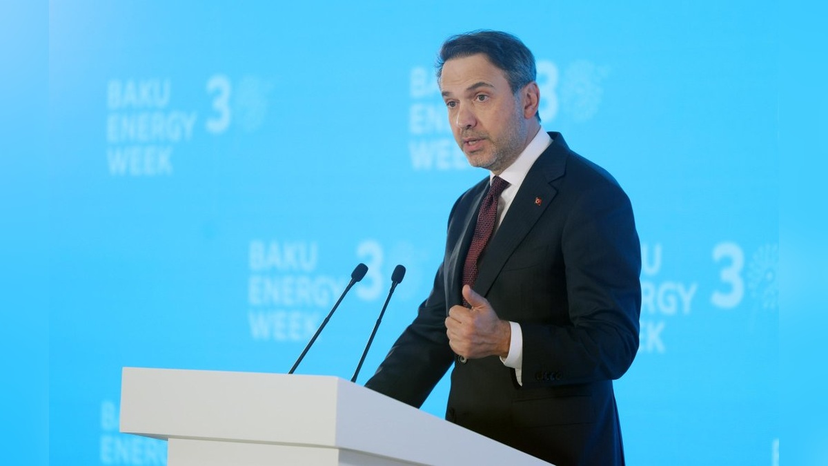 Bayraktar, Bakü Enerji Haftası'nda Türkiye'nin enerji vizyonunu anlattı