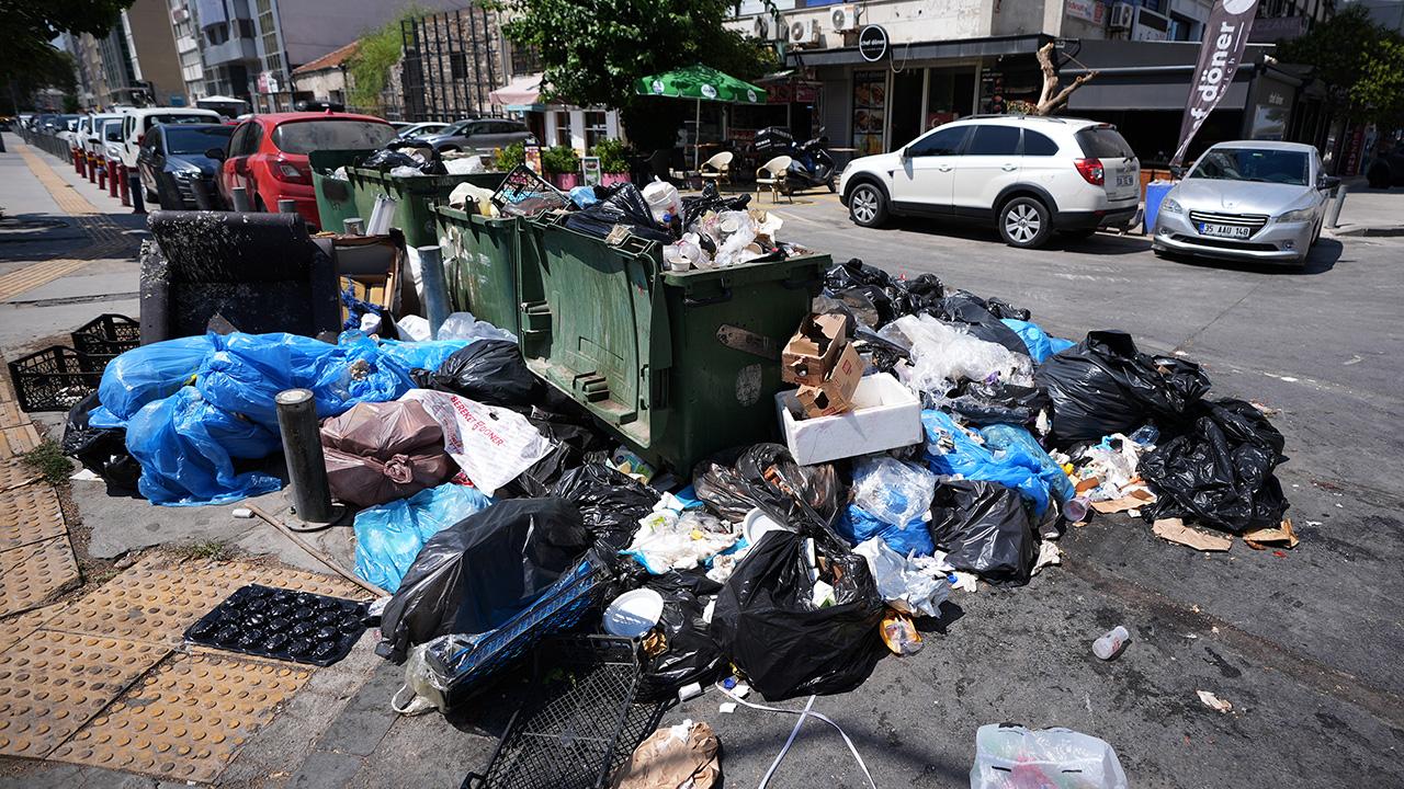 izmir-cop-aa-2388706.jpg