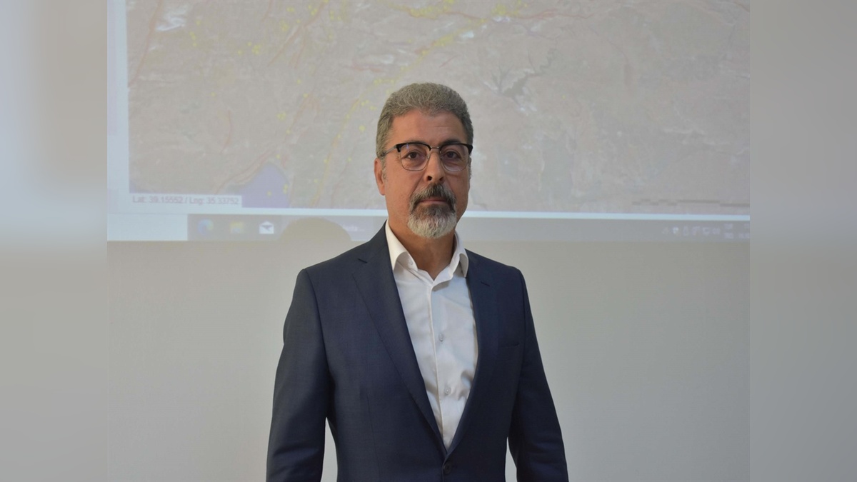 Balıkesir Sındırgı'da 6.1 büyüklüğünde deprem: 4'ün üzerinde artçı sarsıntılar oldu