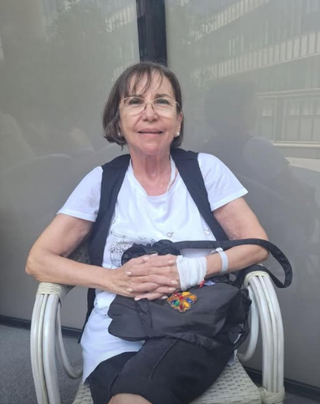 Sihirli Annem in Perihan ı Gül Onat hastanede tedavi altında! Son hali ortaya çıktı    3