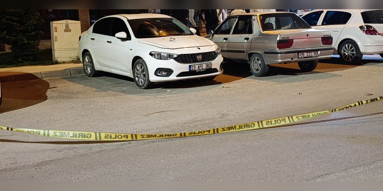 Elazığ'da Silahlı Kavga: 2 Yaralı, Muhtarın Arabası Kurşunlandı