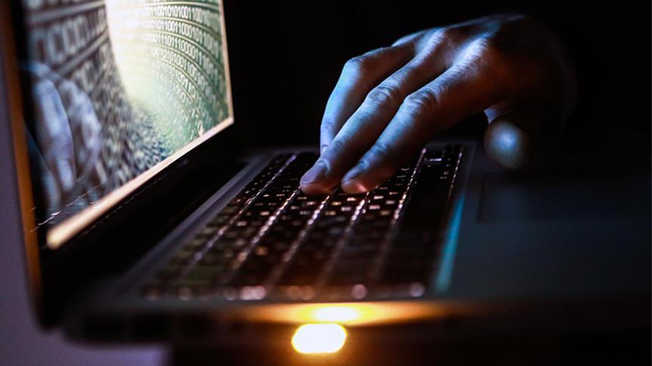 hacker-aa-1815217.jpg
