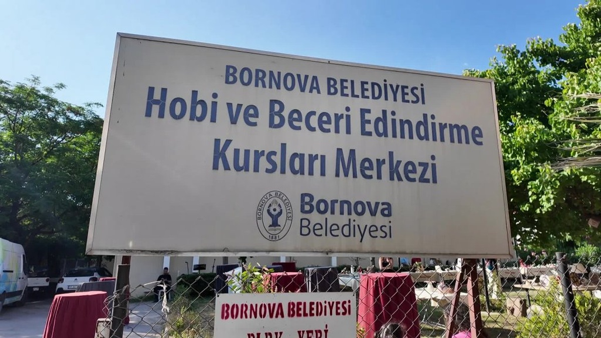 Bornova'da seramik ve çini sergisi büyük ilgi gördü