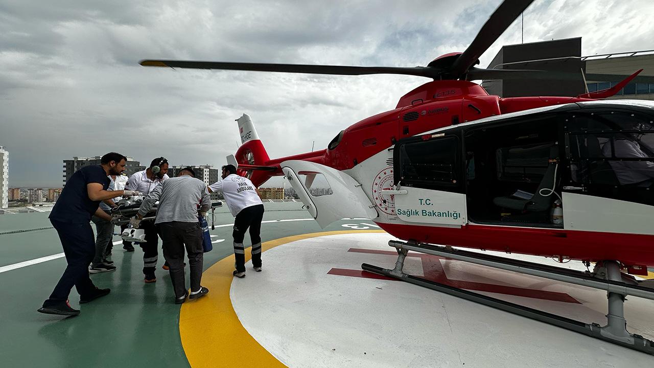 ambulans-helikopter-aa-2356249.jpg