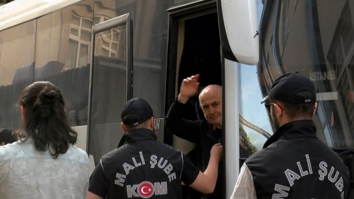 İstanbul'da İBB soruşturması: Eski CHP Milletvekili Erdoğdu ve belediye başkanları hastanede