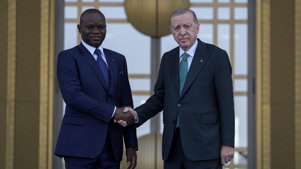 erdogan-oligui-nguema-2385199.jpg