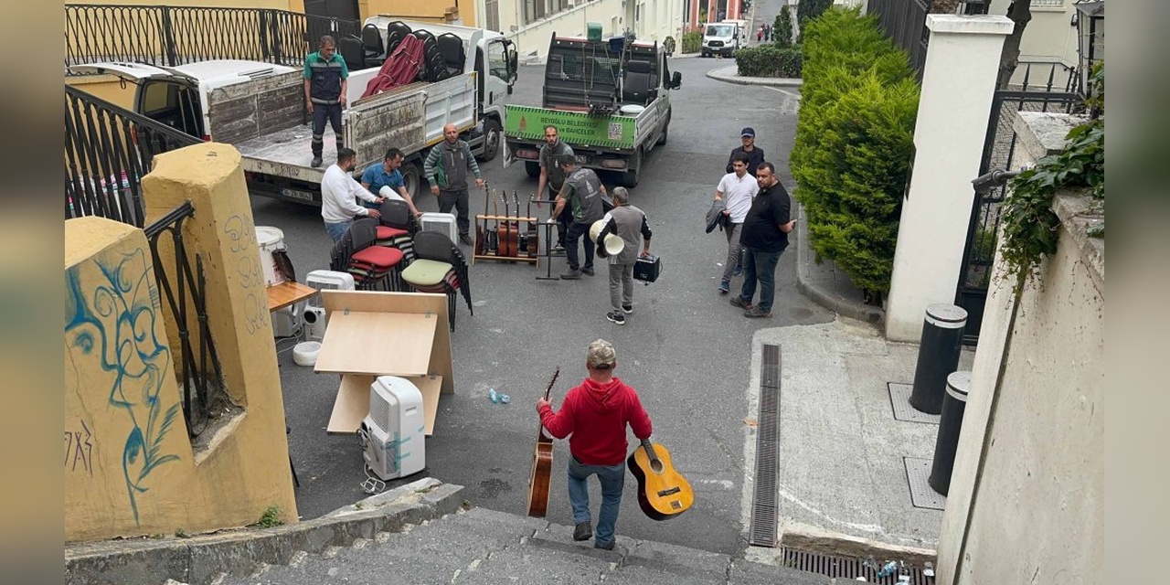 Beyoğlu Belediyesi, Terra Santa Manastırı'nı boşalttı: 1. Beyoğlu Retro Festivali iptal