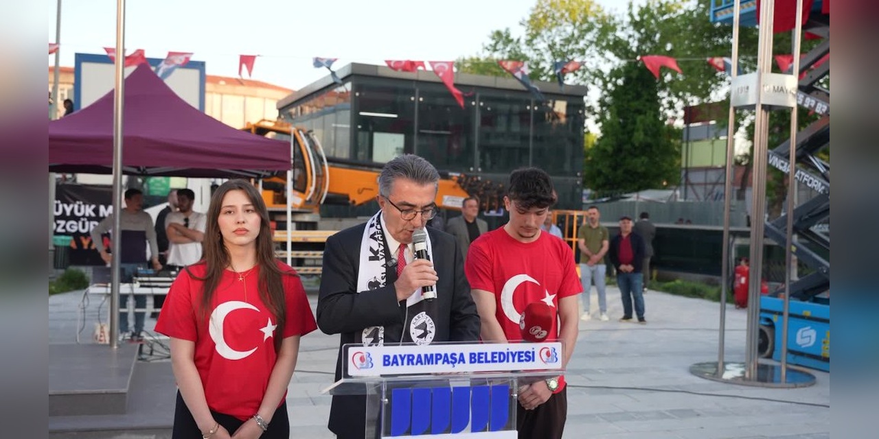 Bayrampaşa'da dev meşaleyle 19 Mayıs kutlaması